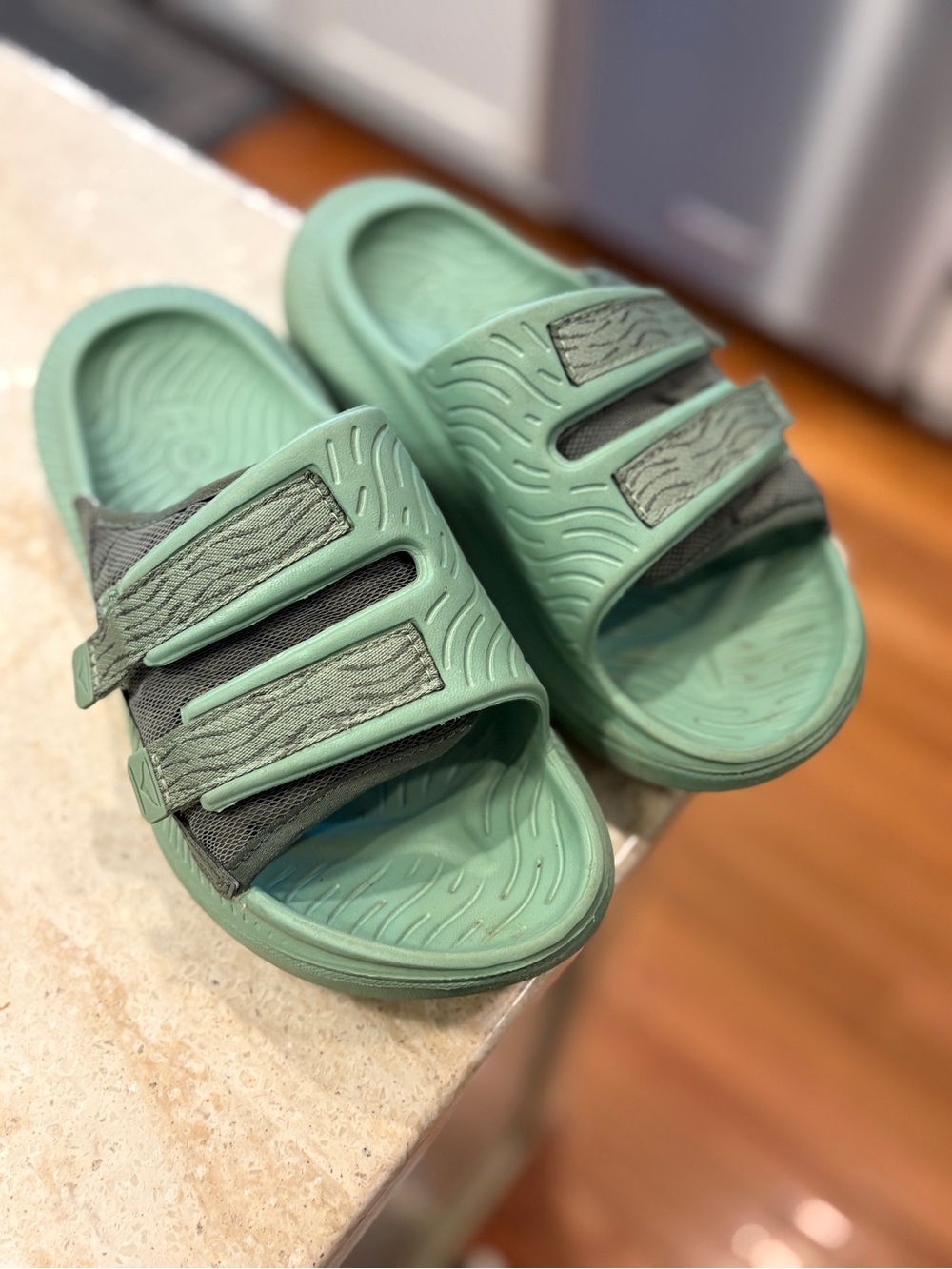 Hoka Ora Luxe Recovery Slide sandals size W7